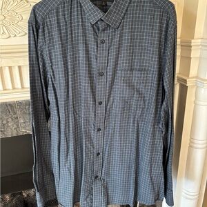 Banana Republic Men's Blue and White lightweight flannel size L.